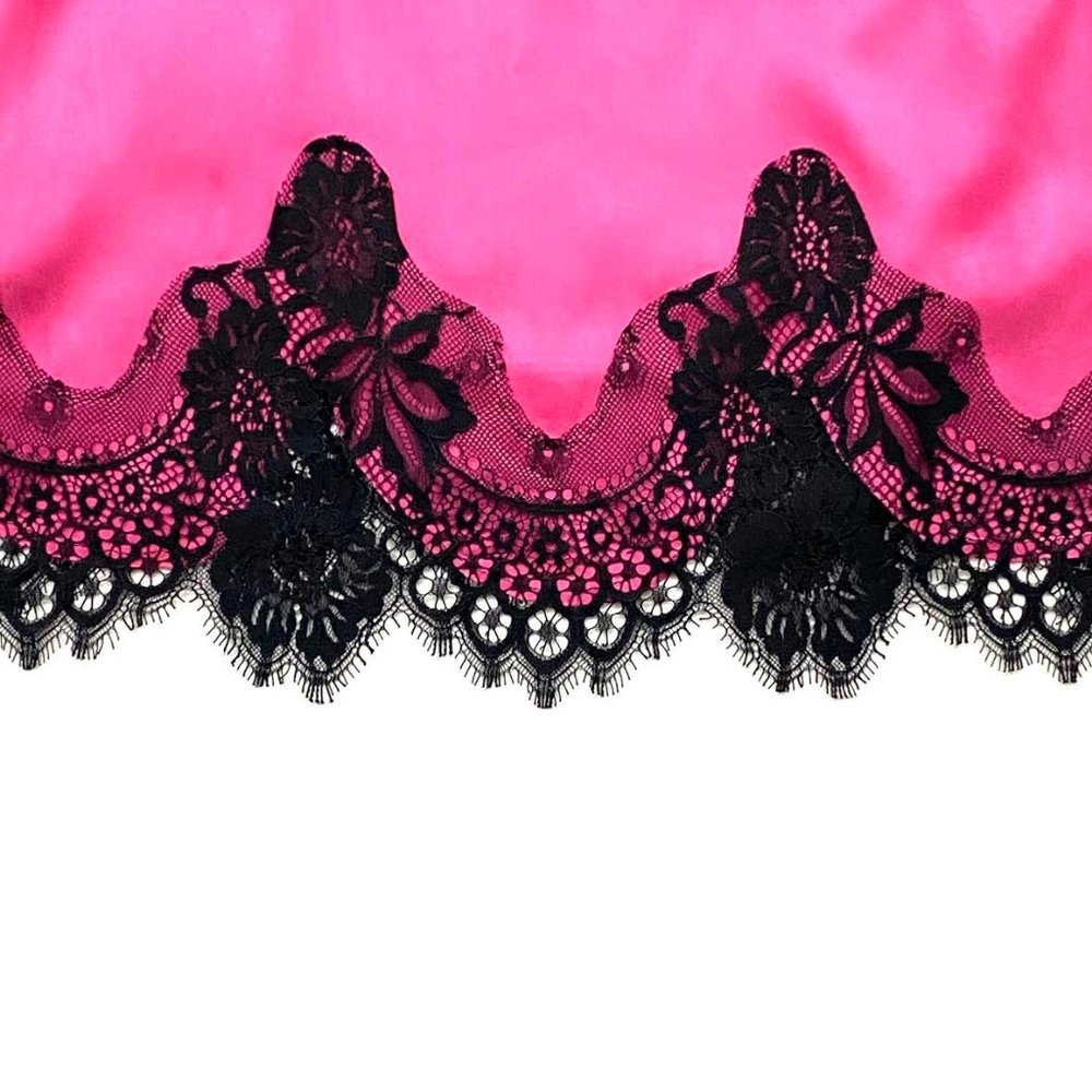 ❌SOLD❌Alice + Olivia Silk Lace Pattern Top - Picture 2 of 4